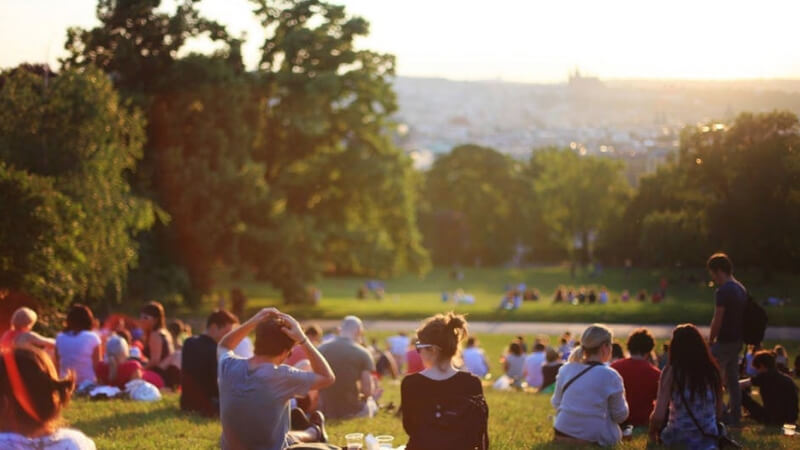 Why Summer Is A Great Time To Recruit